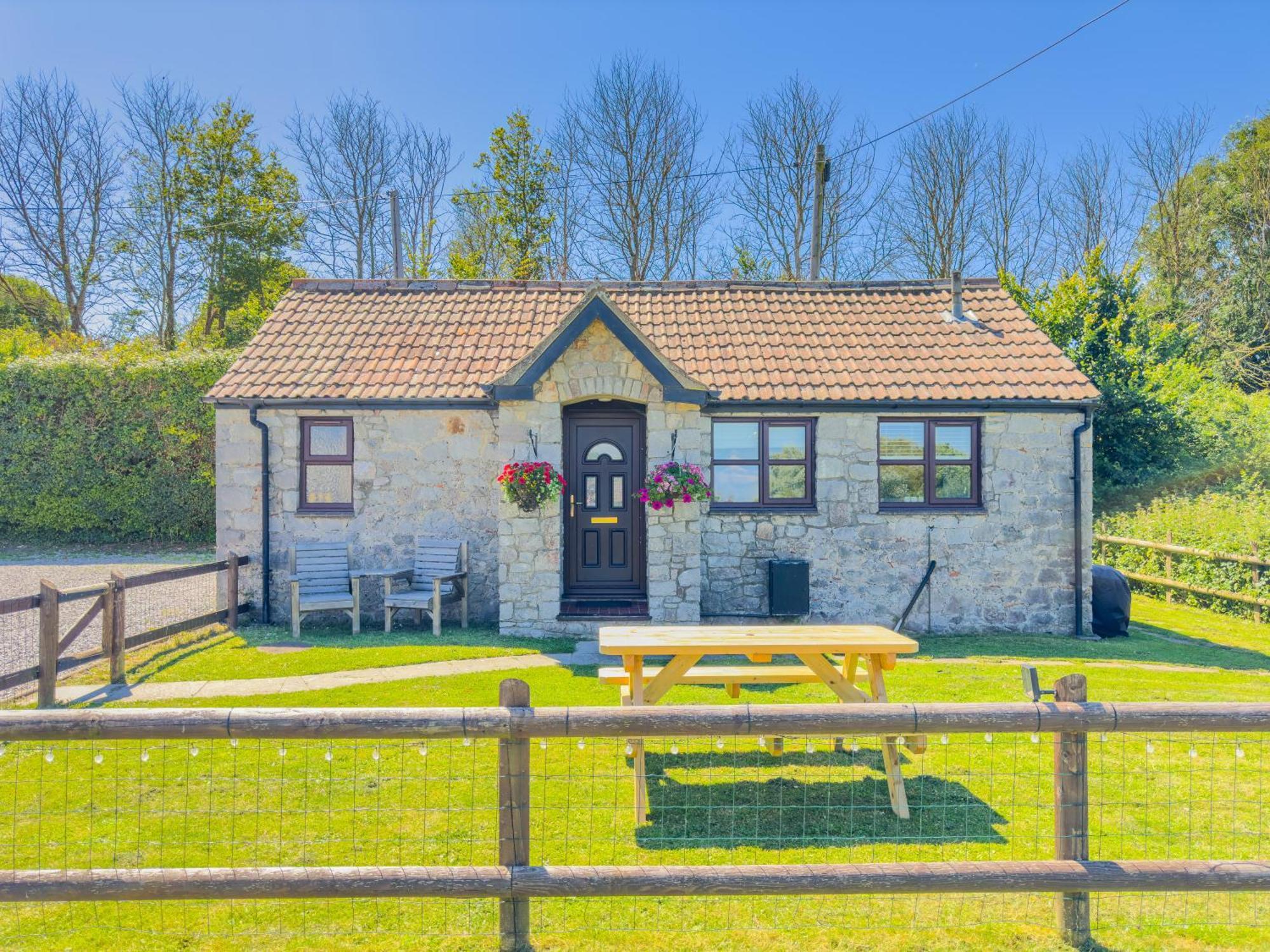 Cosy & Characterful, Seaside Cottage, Dog Friendly Holiday home