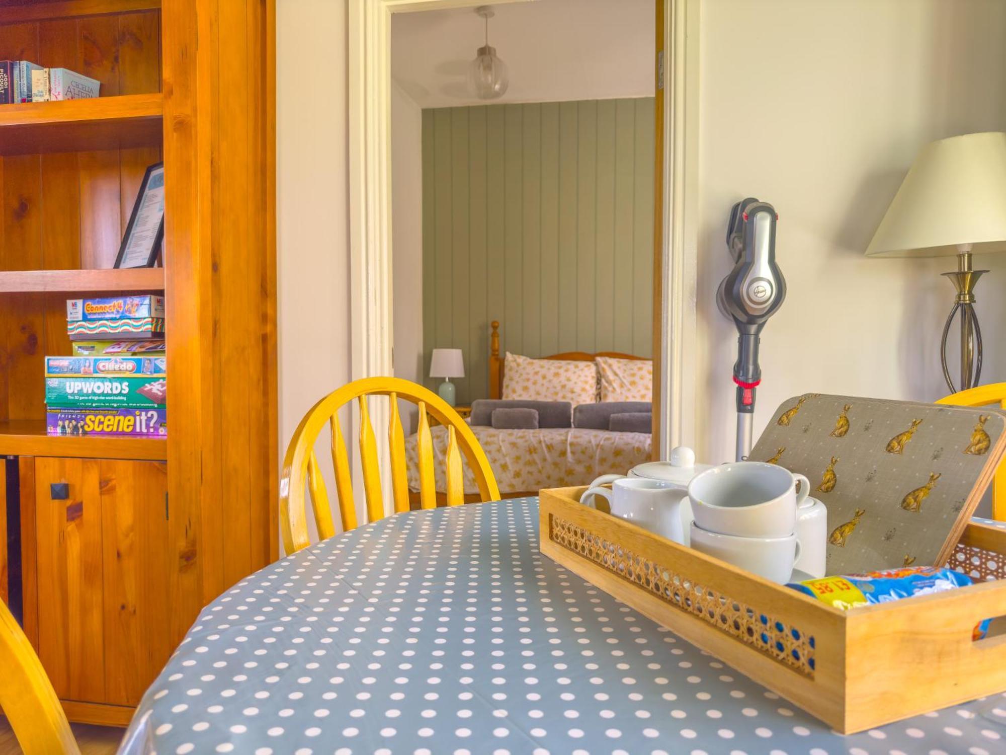 Cosy & Characterful, Seaside Cottage, Dog Friendly Worle